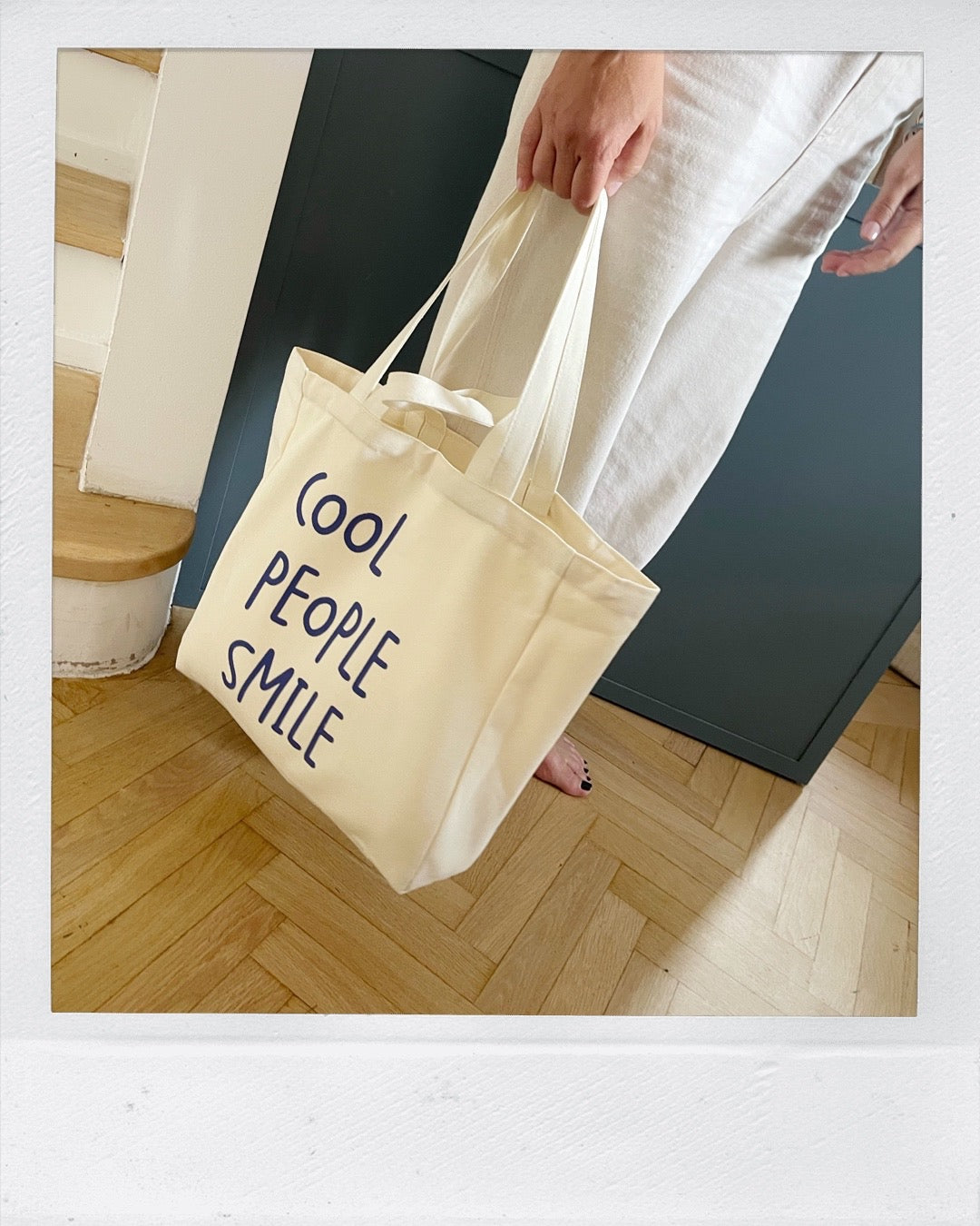 Cool people smile - THE TOTE